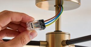 Jak podłączyć żyrandol na 3, 4 lub 5 żarówek mając 3 kable w suficie?